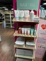 NAIF Pflegeserie für empfindliche Babyhaut. Ohne Mineralöle, Microplastik und chemische Inhaltstoffe. Natur pur.